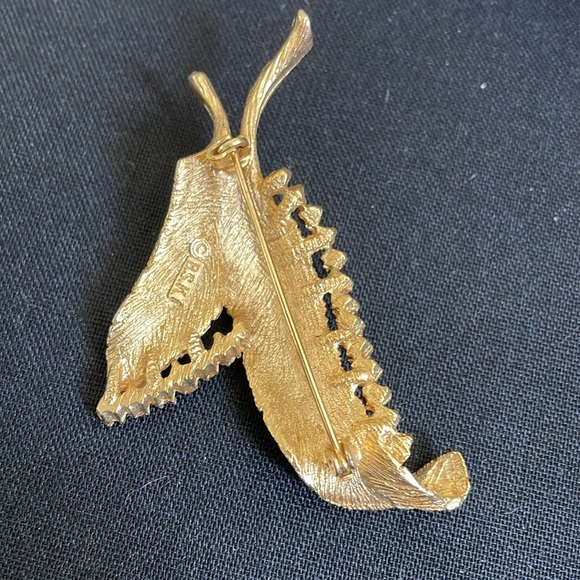 Elegant Gold Leaf BSK Brooch with Crystals - Picture 3 of 4